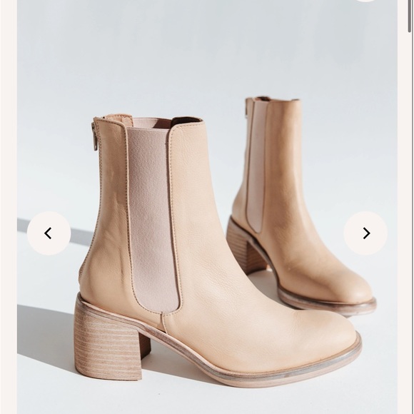 Women’s Tan Chelsea Boots - Picture 5 of 8